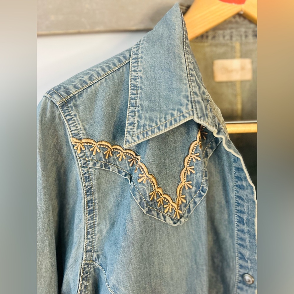 Wrangler embroidered denim shirt - Picture 3 of 16